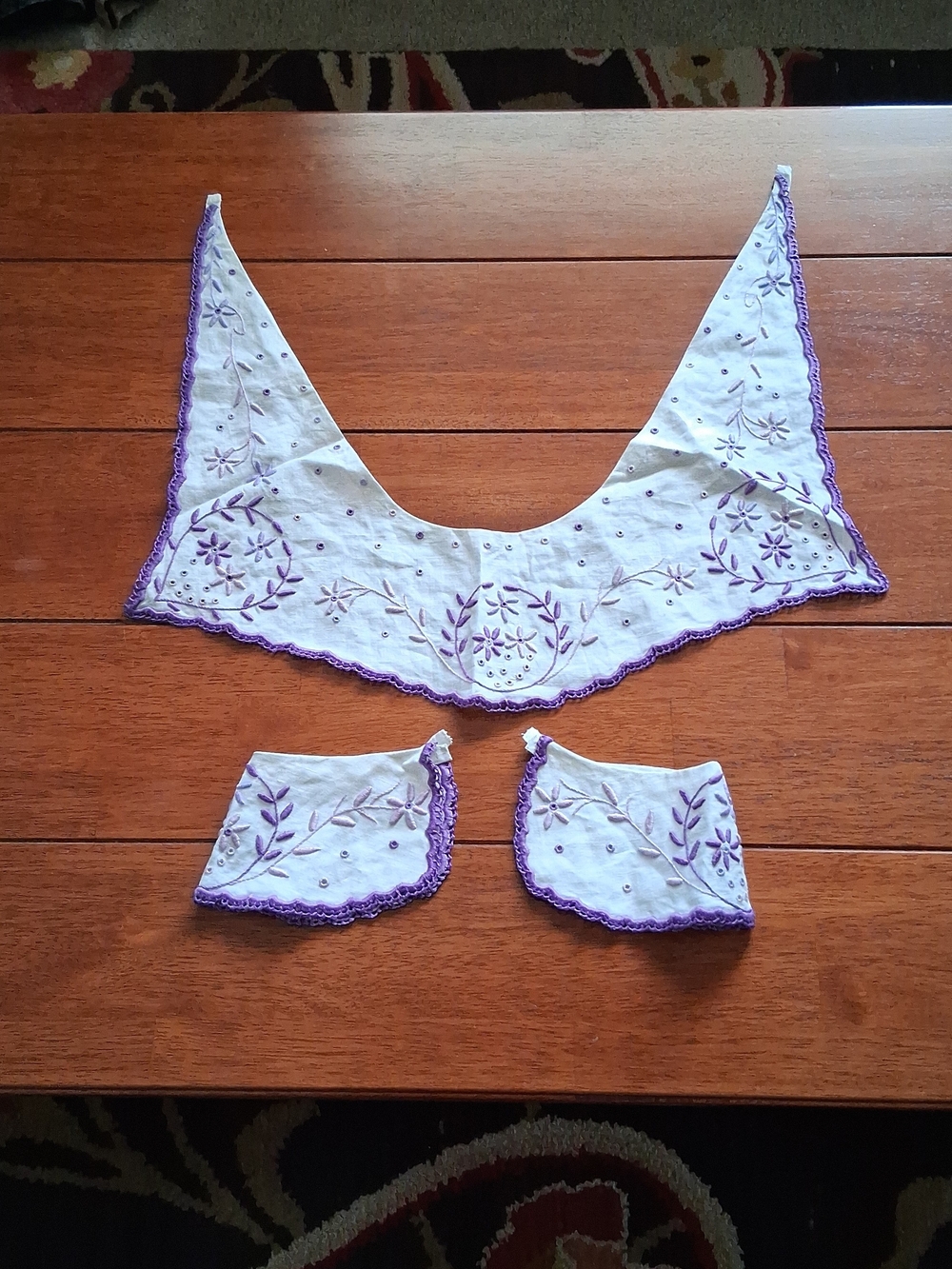 Embroidered White and Purple Lace Trim Sleepwear Collar Set